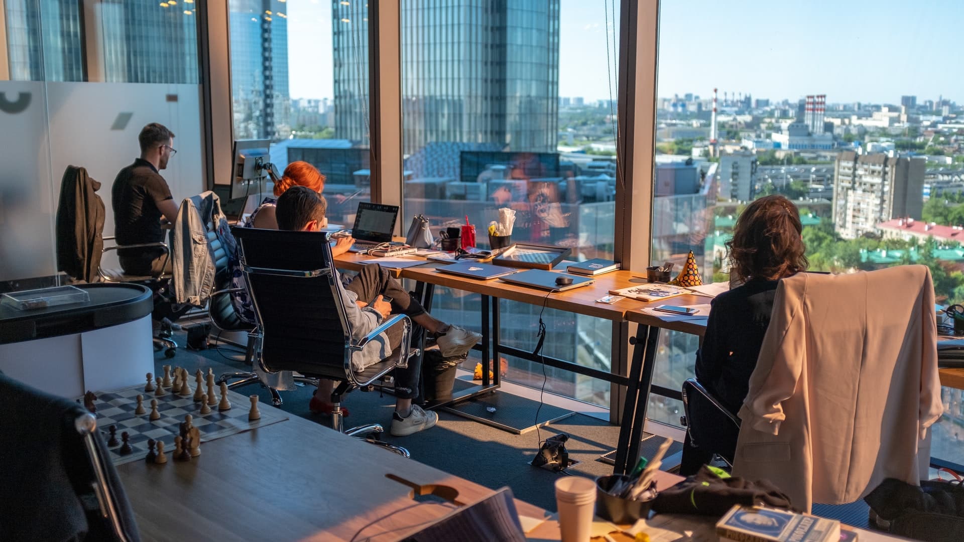The 40-Hour Workweek Is Over and We Should Let Hybrid Work End It For Good