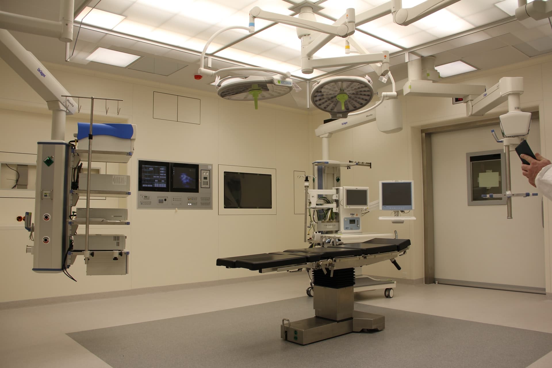 What’s Holding Back Use of Robotic Devices for Surgeries?