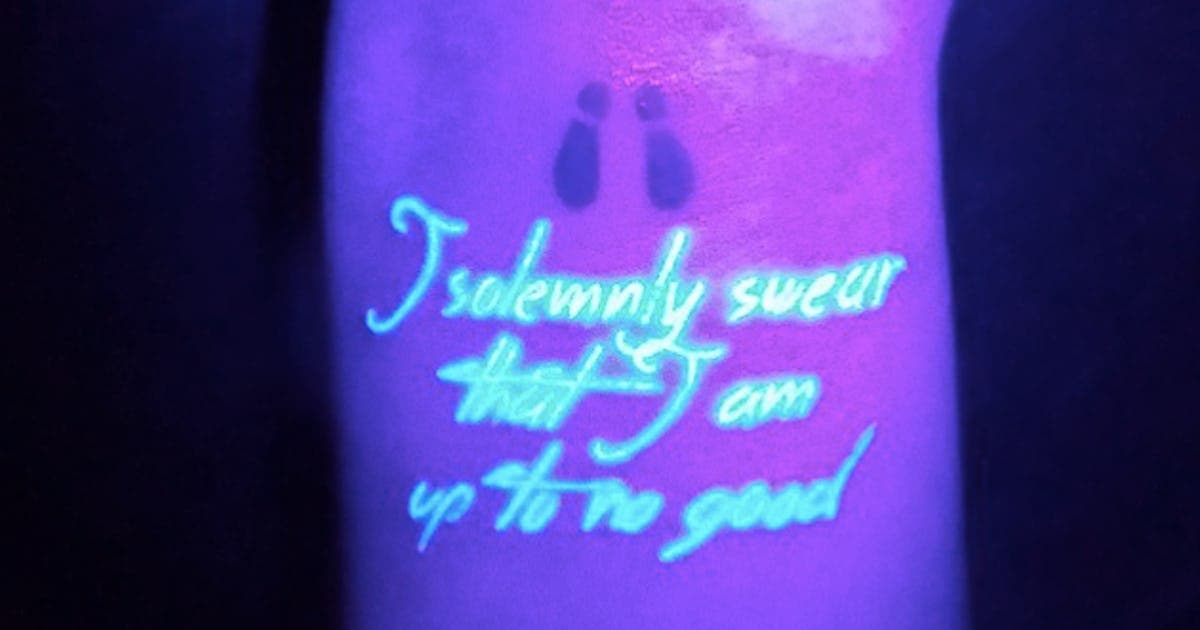 Pros & Cons Of Black Light Tattoos To Consider Before You Book An Appointment