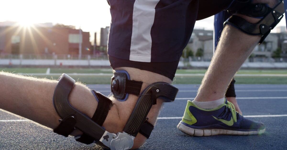 Levitation brace gives users spring-loaded knees