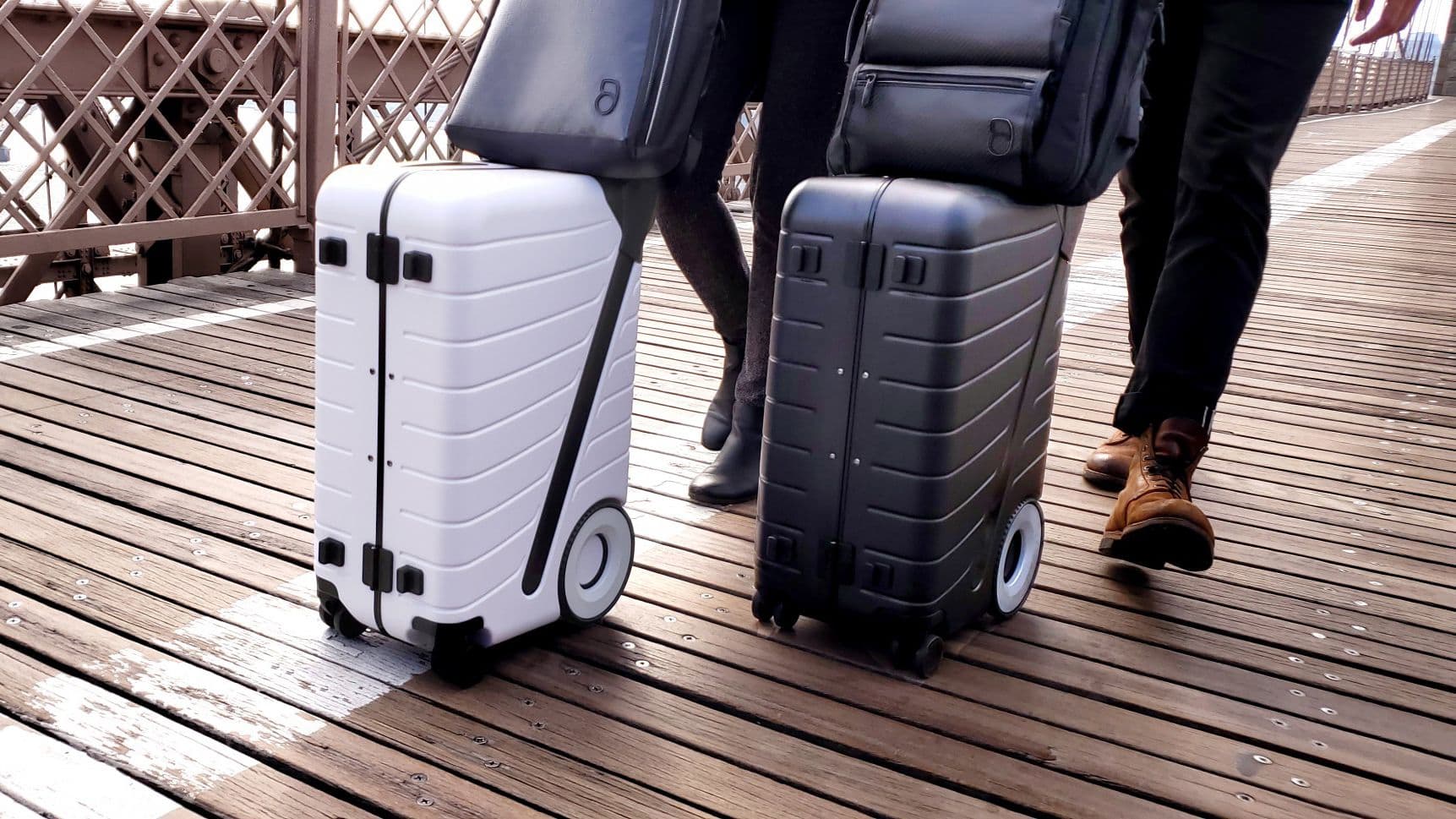G-RO SIX is an innovative suitcase that you push like a shopping trolly