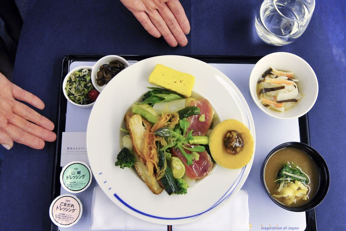 Why You Should Never, Ever Eat Food on Planes