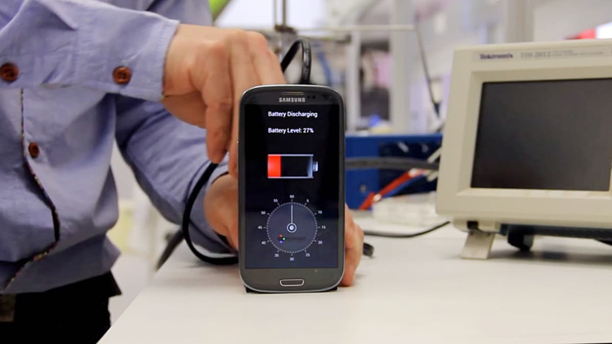 Battery Prototype Recharges Smartphones in 30 Seconds